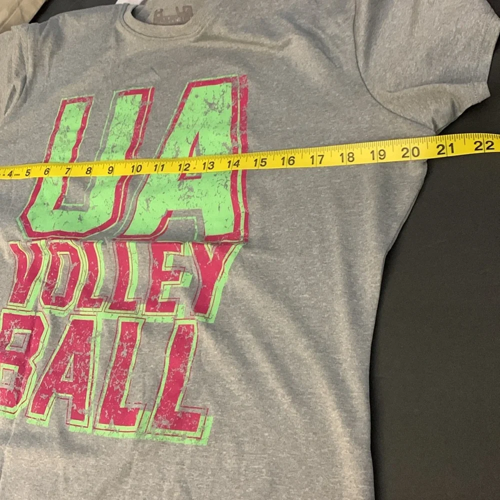 3/$20✨ Under Armour Heat Gear Gray Graphic Short Sleeve Tee - Picture 7 of 8